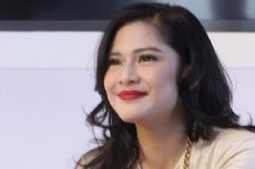 Dian Sastro Lulus Cum Laude S2 Manajemen Keuangan FEUI