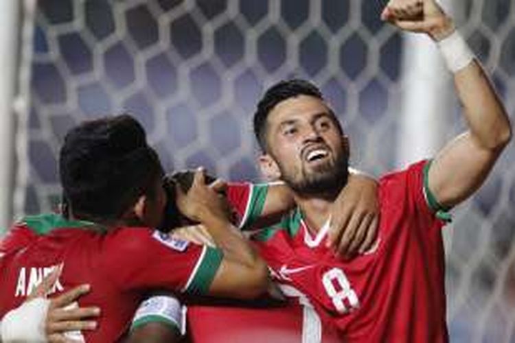 Pesepak bola Indonesia merayakan gol pada semi final putaran pertama AFF Suzuki Cup 2016 di Stadion Pakansari, Kabupaten Bogor, Jawa Barat, Sabtu (3/12/2016). Indonesia memang atas Vietnam dengan skor 2-1.