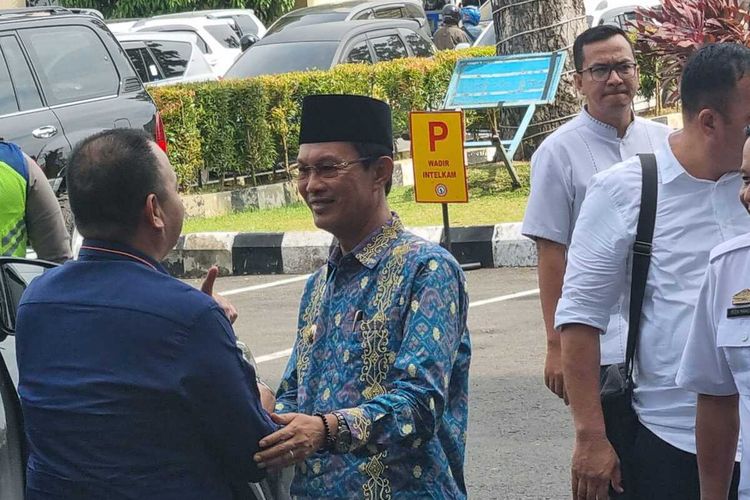 Walikota Palembang Harnojoyo saat datang ke Polda Sumatera Selatan untuk membuat SKCK sebagai syarat pencalonan sebagai anggota legislatif DPR RI jelang masa jabatan, Rabu (3/5/2023)
