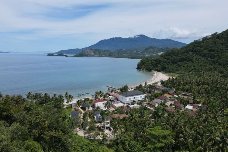 Desa Kelawi merupakan desa wisata dengan beragam potensi yang unik.