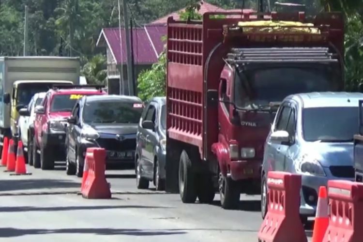 Vehicles held up on roads as police carry out health protocol checks