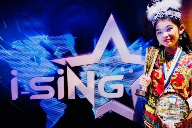 Maria Sinaga, penyanyi belia Indonesia, juarai kompetisi I-Sing World di Swedia.