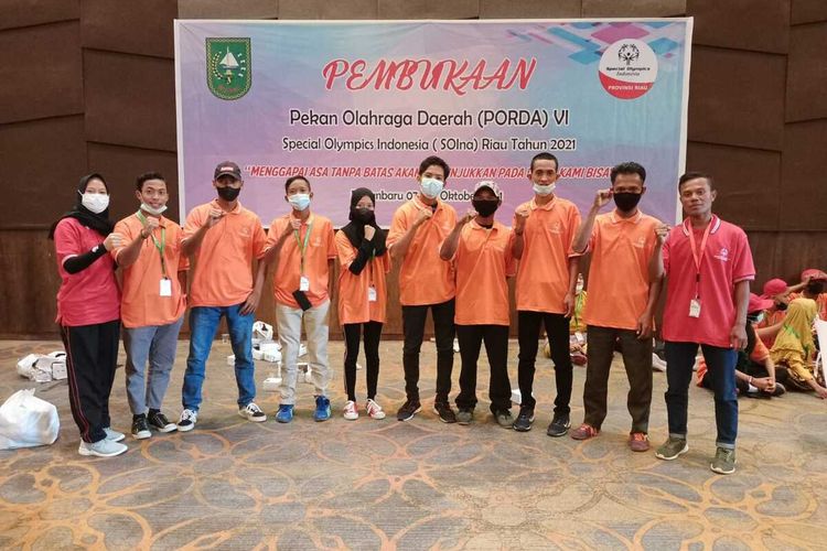 Inilah atlet SOIna Kepulauan Meranti bersama pendamping yang mengikuti Porda SOIna 2021 di Kota Pekanbaru, Riau, Sabtu (9/10/2021).