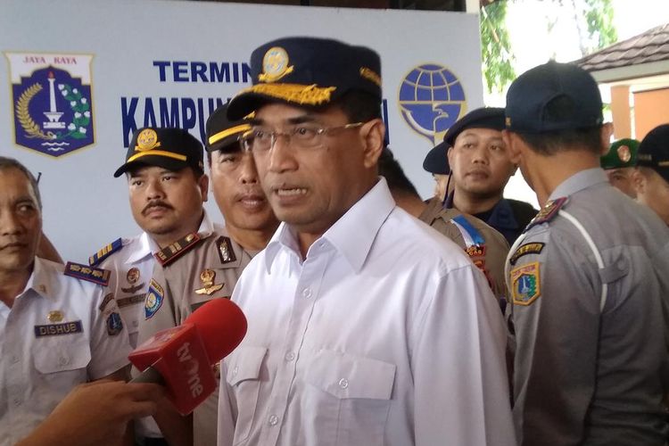 Menteri Perhubungan Budi Karya Sumadi imbau warga Wonosobo tidak menerbangkan balon udara liar lagi dalam wawancara di Jakarta, Kamis (6/6/2019).