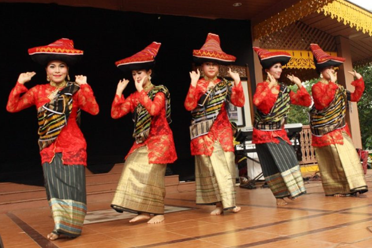 Tari Piso Surit, Sumatera Utara 