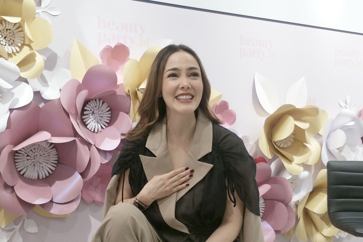 Artis peran Cathy Sharon dalam peluncuran Lira Lip Matte Stick di Seibu Grand Indonesi, Jakarta Pusat, Selasa (25/2/2020).