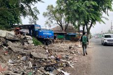 18 Bangunan Liar di Kolong Flyover Jatinegara Dibongkar