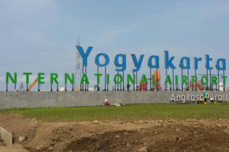 Pintu masuk bandara Yogyakarta International Airport (YIA) di Kecamatan Temon, Kabupaten Kulon Progo, Daerah Istimewa Yogyakarta.