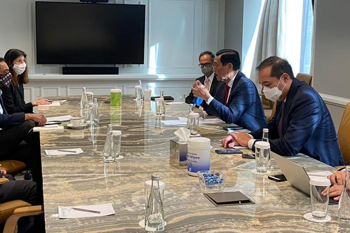 Indonesian Coordinating Maritime Affairs and Investment Minister Luhut Binsar Pandjaitan (3rd-right) meets with US high-ranking officials, including politicians from both Democratic and Republican parties in Washington DC on Tuesday, November 17. 