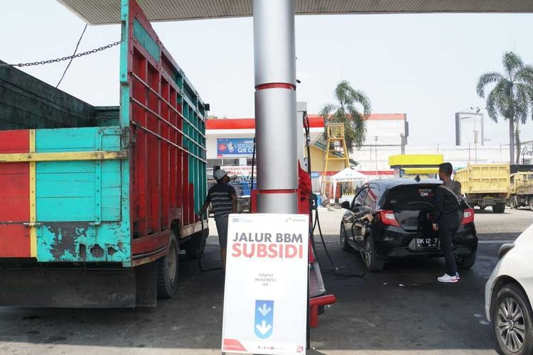 Pertamina Patra Niaga Regional Sumbagut terus memperluas uji coba transaksi Bahan Bakar Minyak (BBM) bersubsidi menggunakan QR Code Subsidi. Bahkan mulai besok, Selasa (21/3/2023) QR Code mulai diberlakukan dan wajib dilaksanakan untuk mewujudkan penggunaan BBM subsidi yang lebih tepat sasaran.