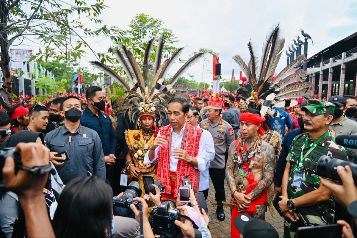 Indonesia's President Joko Widodo speaks during a press conference at Radakng Traditional House in the Pontianak city of West Kalimantan province on Tuesday, November 11, 2022. 