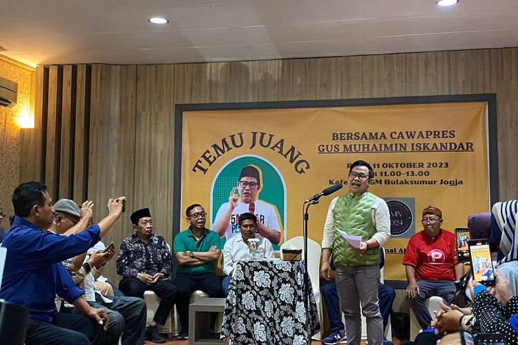 Ketua Umum Partai Kebangkitan Bangsa (PKB) Muhaimin Iskandar atau Cak Imin menemui para aktivis di Universitas Gadjah Mada (UGM), Yogyakarta, Rabu (11/10/2023). 