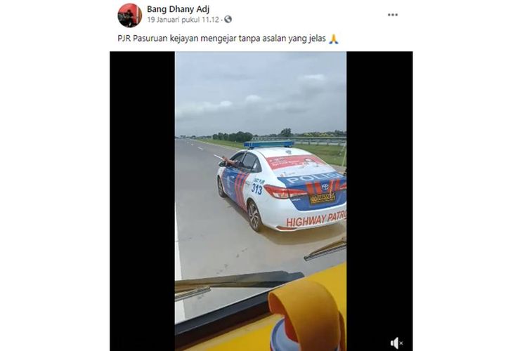 Tangkapan video yang menampilkan aksi saling kejar antara sopir truk dengan petugas Patroli Jalan Raya (PJR) di Jalan Tol Pasuruan.