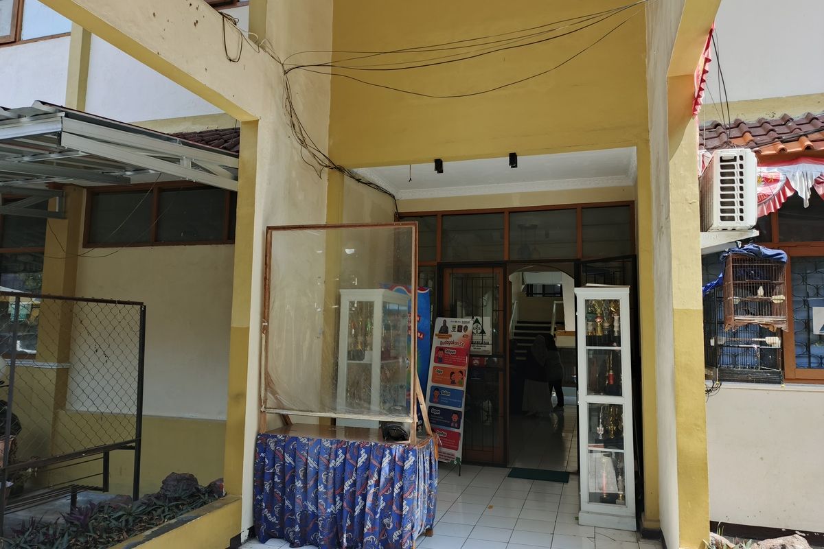 Situasi SMP Negeri 35 Kota Bandung usai kejadian ratusan siswanya mengalami keracunan usai menyantap menu Makan Bergizi Gratis (MBG), Kamis (1/5/2025).