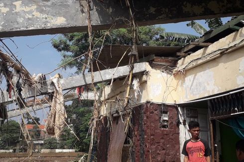 Kala Banjir Rusak Rumah Warga di Balekambang, Jakarta Timur