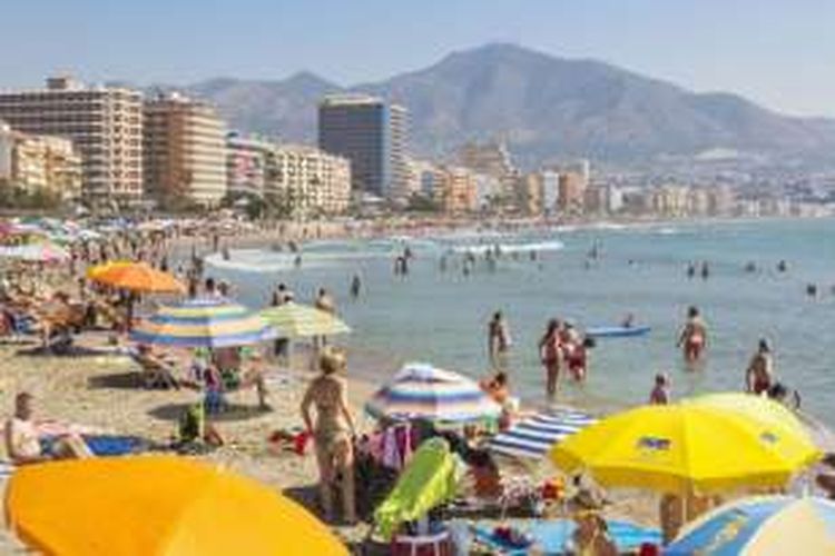 Pantai Costa del Sol, Spanyol merupakan salah satu kawasan wisata populer di Eropa. Beberapa dinas intelijen yakin ISIS tengah mengincara lokasi-lokasi wisata semacam ini pada musim panas tahun ini.