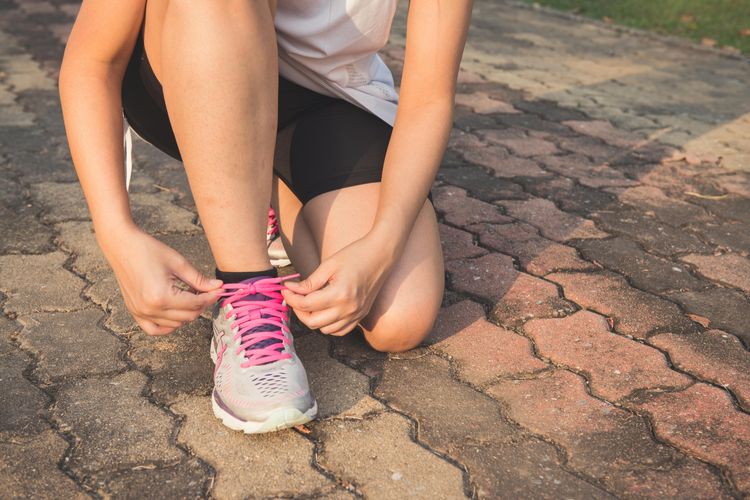 Olahraga Lari Tanpa Sepatu Lari, Aman atau Berisiko? Simak Penjelasannya