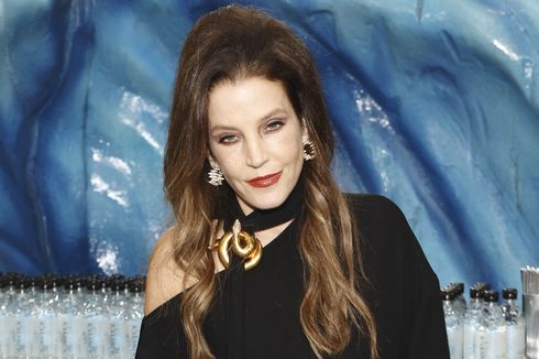 Jenazah Lisa Marie Presley Akan Dimakamkan Dekat Makam Ayahnya Elvis Presley 