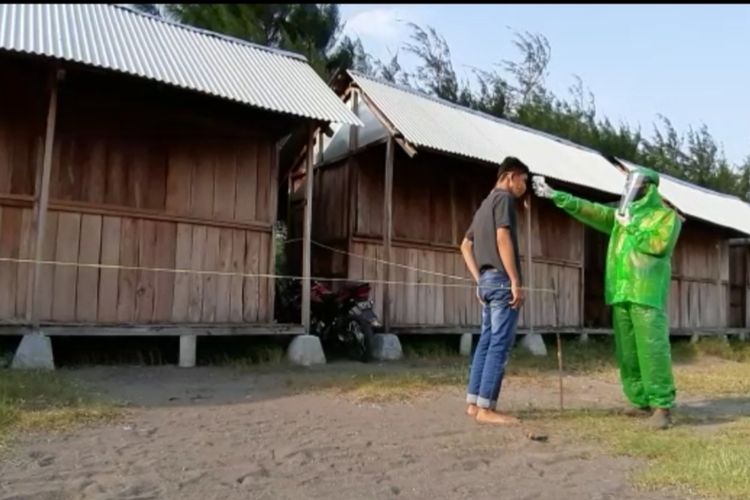 Warung-warung kosong di Pantai Wisata Glagah jadi tempat karantina bagi pemudik maupun mereka yang pulang ke kampung halaman di Kalurahan Glagah, Kapanewon Temon, Kabupaten Kulon Progo, Daerah Istimewa Yogyakarta. Satgas Covid-19 Glagah rutin menjaga kawasan itu.