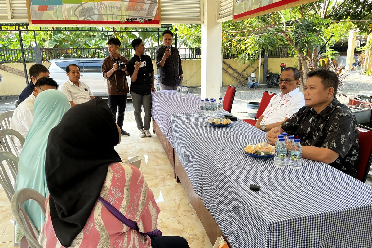 Wakil Wali Kota Surabaya Armuji saat melakukan inspeksi mendadak (sidak) terkait adanya kasus dugaan tanah yang tidak bisa dijual dan dijadikan Sertifikat Hak Milik (SHM), Kamis (14/8/3025).