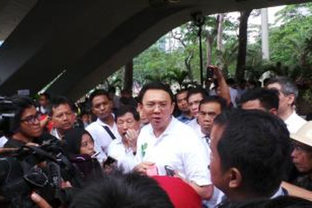 Wakil Gubernur DKI Jakarta Basuki Tjahaja Purnama seusai meresmikan Taman Semanggi, Minggu (9/3/2014).