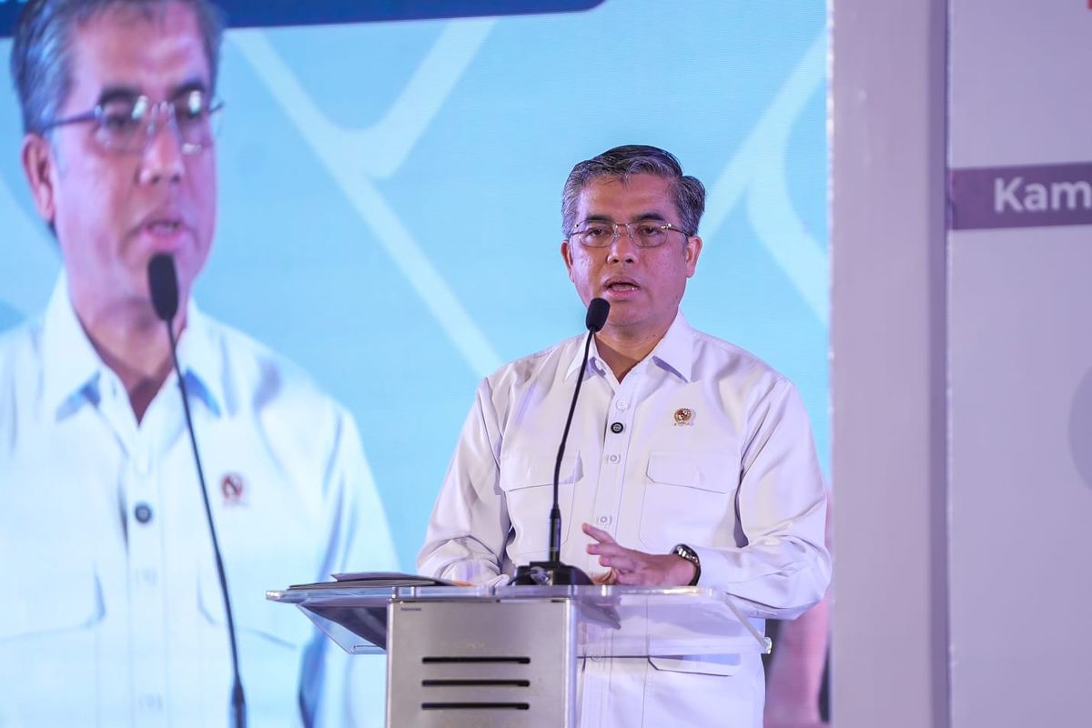 Menteri Ketenagakerjaan (Menaker) Yassierli dalam acara penandatanganan kesepahaman bersama (MoU) dengan PT Abuya Indonesia Makmur di kota Bekasi, Jawa Barat, Kamis (21/8/2025).