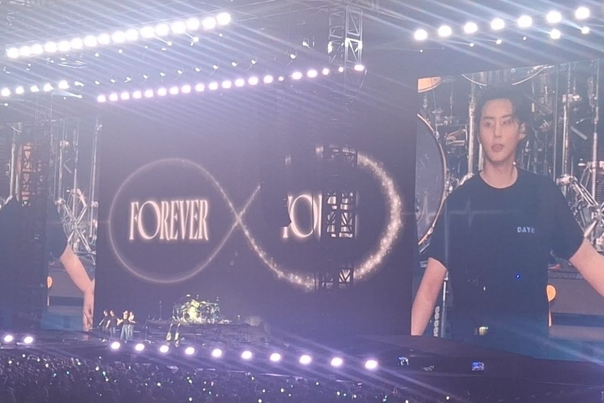 Konser. DAY6 di Jakarta tutup rangkaian tur dunia Forever Young. Stadion Madya, GBK, Jakarta, Sabtu