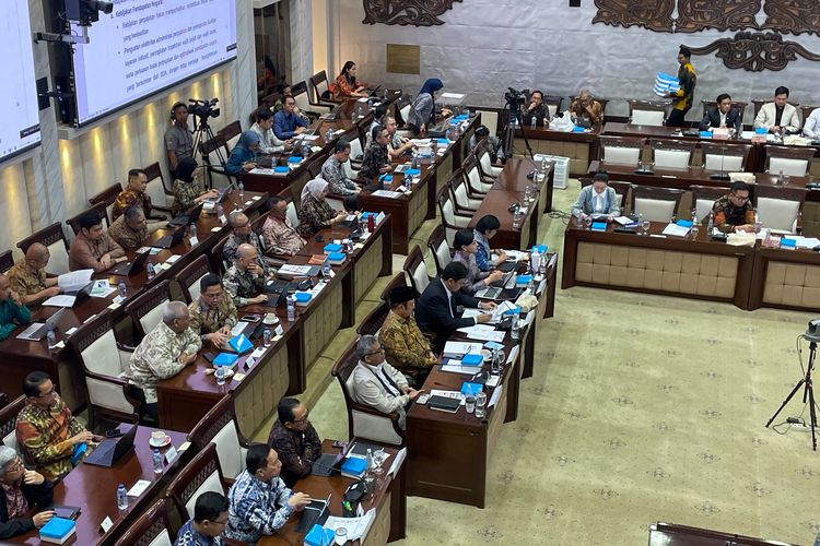 Target Penerimaan Negara 2027 Dinaikkan, DPR Soroti Pajak Karbon dan Cukai Minuman Berpemanis