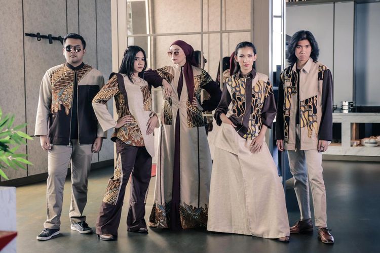 Aura Afilia Azzahra desainer muda berbakat asal Jawa Timur dengan hasil karyanya membawa jeans ke ranah fashion ready-to-wear yang elegan dan sarat makna.
