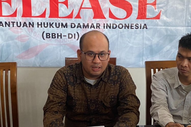 Kuasa hukum keluarga Dini Sera Afriyanti, Dimas Yemahura, di Sidoarjo, Selasa (13/8/2024).
