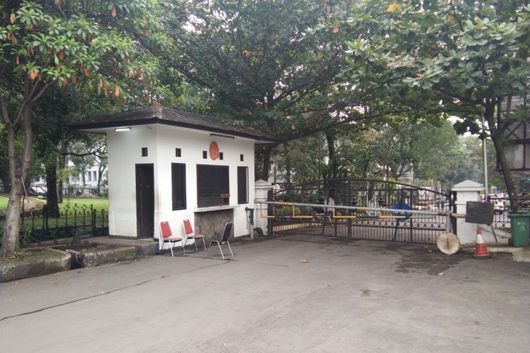 Kondisi pos jaga Gedung Sate di Jalan Cimandiri ditutup lantaran tak ada petugas.