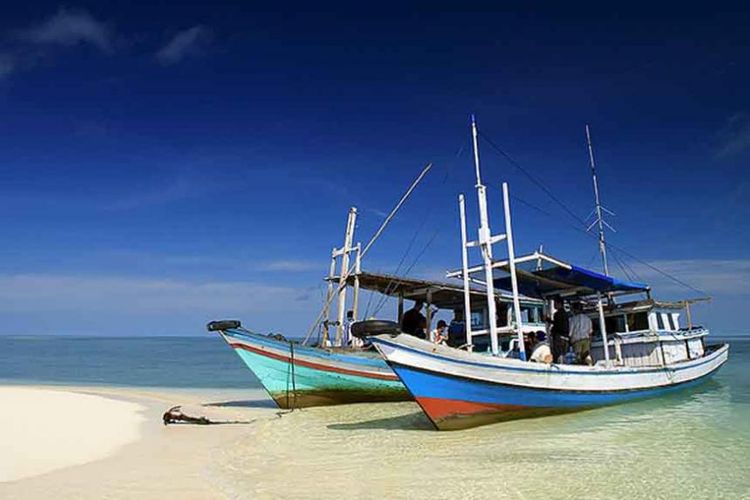 Kawasan wisata Gosong Senggora yang terkenal dengan keindahan alam bawah lautnya di Kabupaten Kotawaringin Barat, Kalimantan Tengah.