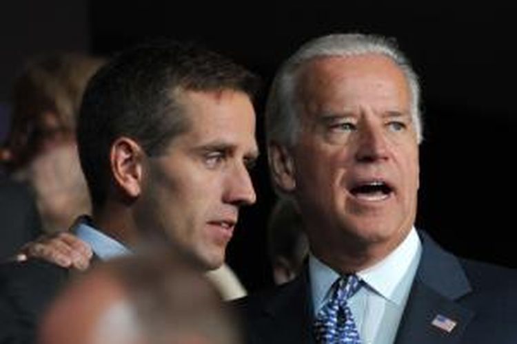 Dalam foto yang diambil pada Agustus 2008 ini, terlihat Beau Biden dan ayahnya, Joe Biden dalam sebuah ajang konvensi Partai Demokrat di Denver, Colorado.