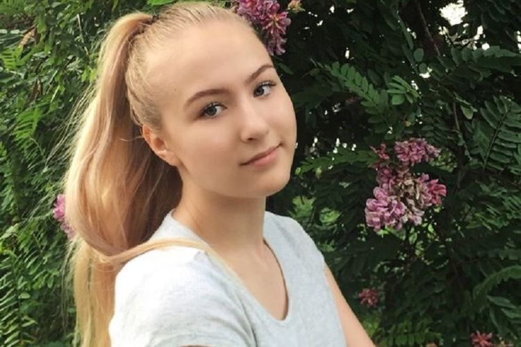 Sonya Chernigova. Gadis 14 tahun yang tewas diterkam oleh beruang di Rusia ketika hendak membeli cokelat dan jus.