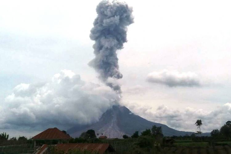 Gunungapi Sinabung di Kabupaten Karo sejak 2 Juni 2015 sampai saat ini statusnya masih di level IV atau Awas, Selasa (28/11/2017).