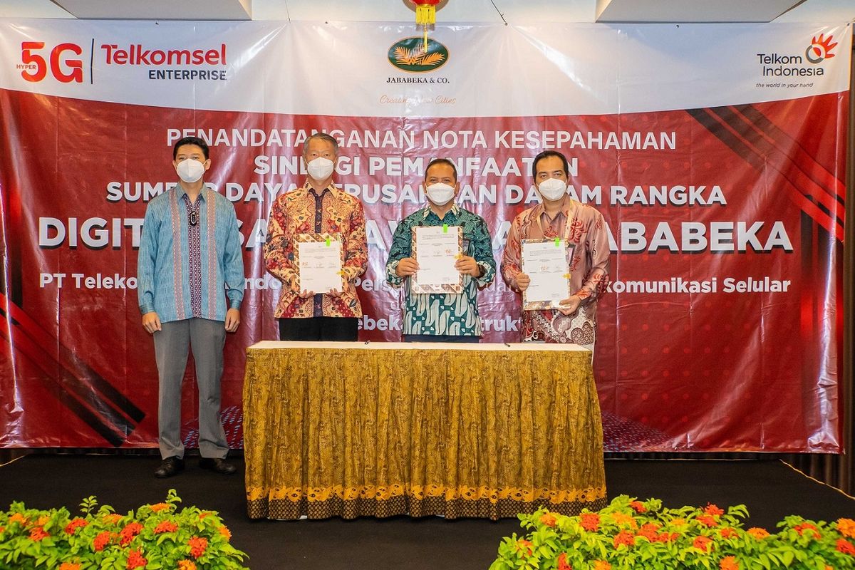 Penandatanganan MoU Telkomsel, Telkom dan Jababeka Infrastruktur