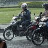 Berkendara Saat Hujan, Pengemudi Motor Wajib Pakai Sepatu
