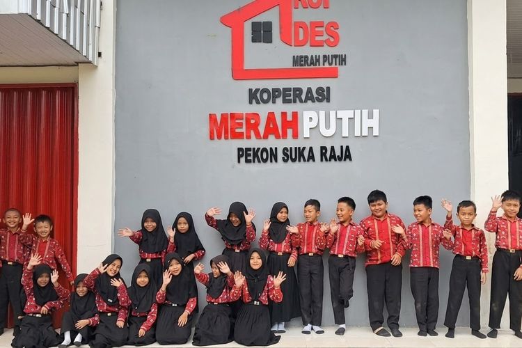 40 Siswa SDN Sukaraja Lampung Barat Belajar di Gerai KDKMP