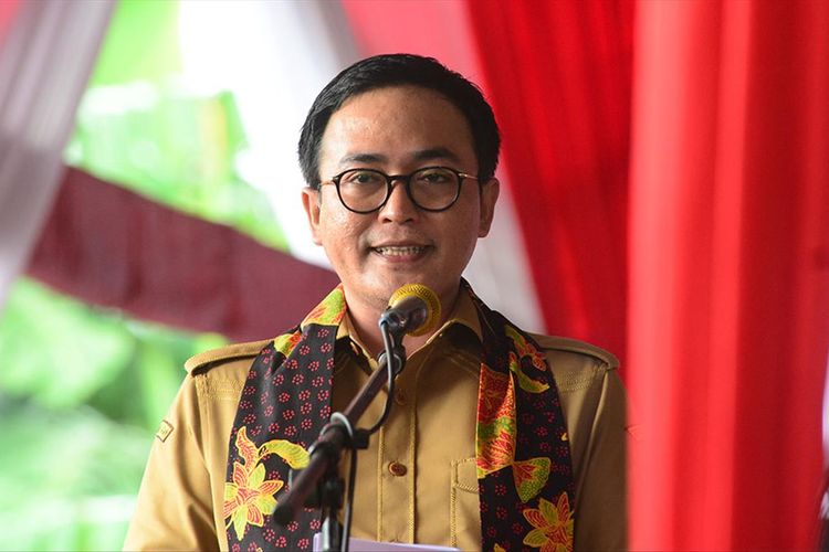 Baddrut Tamam, Bupati Pamekasan mengusulkan pelantikan anggota dewan terpilih periode 2019-2021 agar dilantik di desa terpencil agar bisa membantu desa tersebut maju.