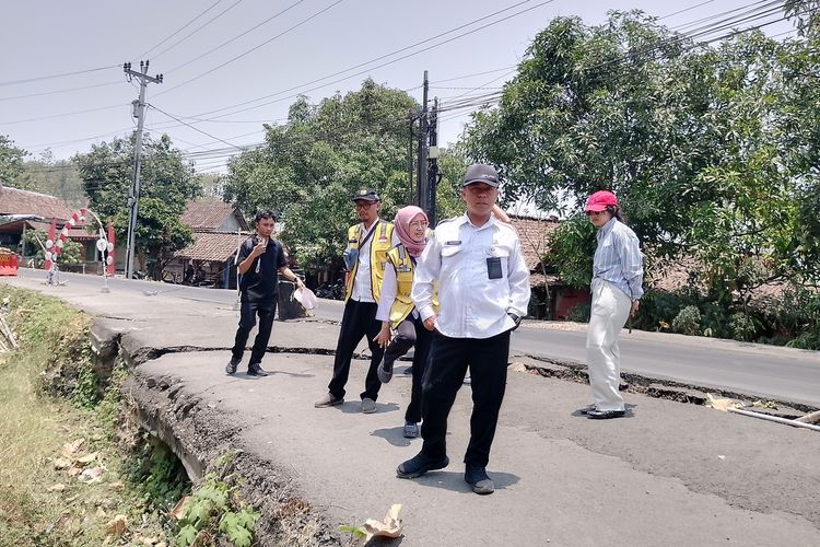 Usai Viral dan Diberitakan, Jalan Ambles di Kaliwungu Segera Diperbaiki dengan Anggaran Rp 1,2 M