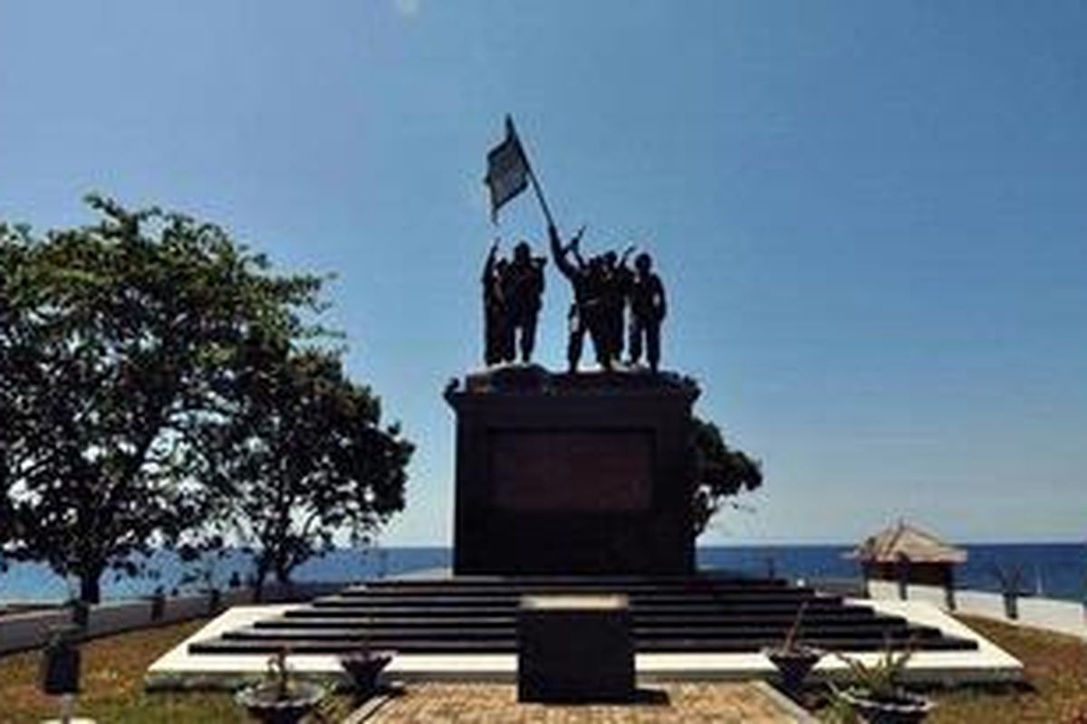 Patung berupa empat tentara Indonesia dalam keadaan berperang dan satu wanita selaku wartawan atau yang disebut juga Patung Trikora telah siap untuk diresmikan Presiden Susilo Bambang Yudhoyono pada acara puncak Sail Morotai 2012, di Morotai, Maluku Utara, Sabtu (15/9/2012).