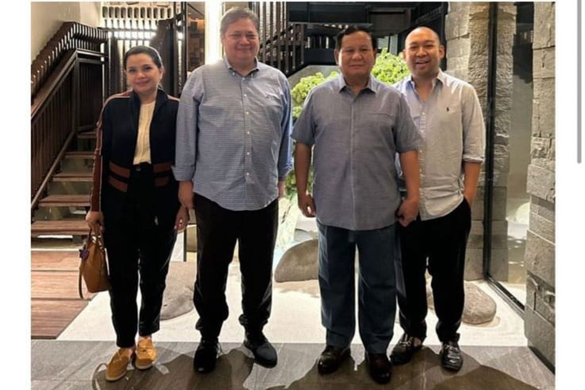 Ketua Umum (Ketum) Partai Gerindra Prabowo Subianto mengunggah momen kebersamaan dengan Ketum Dewan Pengurus Pusat (DPP) Partai Golkar Airlangga Hartarto, Yanti Airlangga, dan Ragowo Hedi Prasetyo pada akun Instagram resmi @prabowo, Sabtu (16/9/2023). 