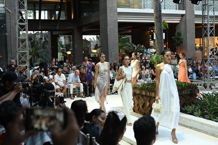 TS Suites Seminyak menjadi tuan rumah Bali Fashion Parade Ke-3 pada Sabtu (8/6/2024).