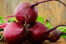 Mengapa Makan Buah Bit Membuat Kencing Berwarna Merah?