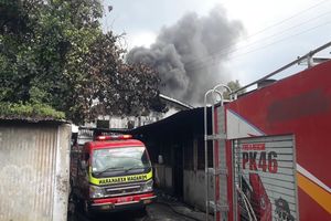 Sudah 19 Jam, Kebakaran Pabrik Mainan di Medan Belum Berhasil Dipadamkan