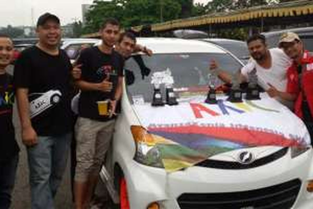 Tim Avanza-Xenia Club Indonesia (AXIC) mendapat lima piala di ajang Drag Race Seri 3 di Sirkuit International Sentul, Bogor, Jawa Barat, Minggu (8/5/2016).