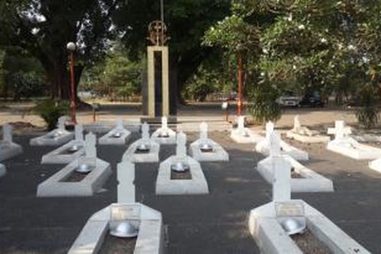 Di Taman Makam Pahlawan (TMP) Taruna, Jalan Daan Mogot, Tangerang, para pejuang yang dipimpin Mayor Daan Mogot dimakamkan. Mereka gugur dalam pertempuran melawan tentara Jepang pada 25 Januari 1946.