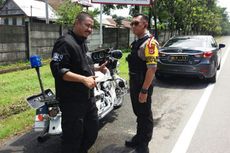 Pengendara Moge Tanpa Helm Nekat Terobos Pintu Tol di Makassar