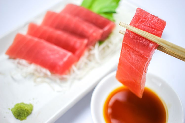 Ilustrasi sashimi tuna. 