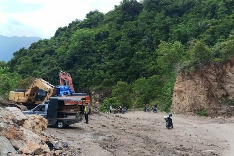 Seorang operator alat berat tewas tertimpa batu gunung di lokasi diduga galian c di kawasan Gurah, Gampong (Desa) Rima Jeuneu, Selasa (17/10/2023) pagi.